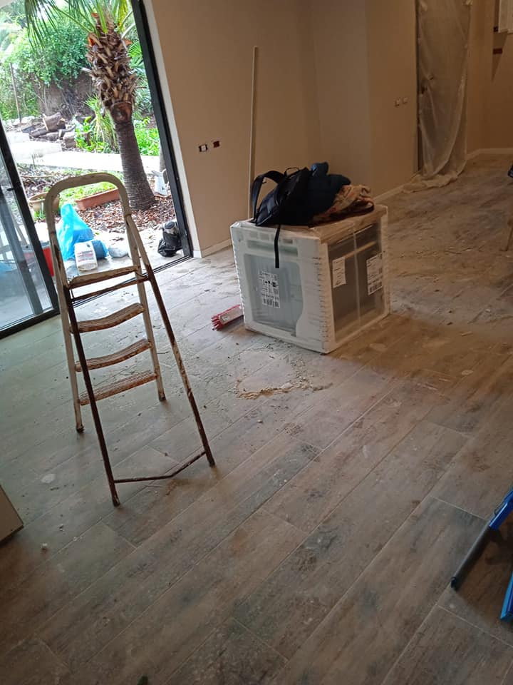 פוליש לקרמיקה דמוי פרקט - לפני