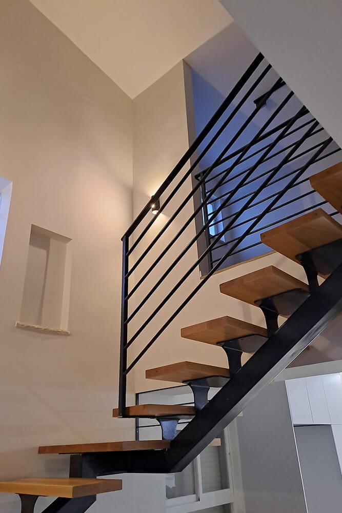 ניקוי מדרגות בבית פרטי